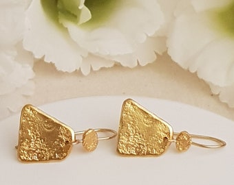 Gold hammered dangle Earrings for Women, Bridesmaid jewelry, Gift idea For Mom wife sister or Friend