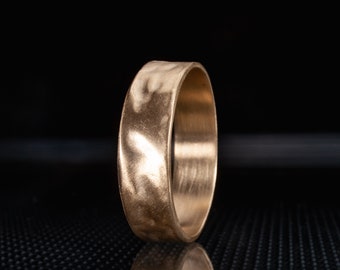 Obrączka ślubna z żółtego złota 14k dla mężczyzn, matowa, młotkowana złota obrączka ślubna, szeroka na 6 mm złota obrączka dla mężczyzn, ręcznie robiona złota obrączka ślubna