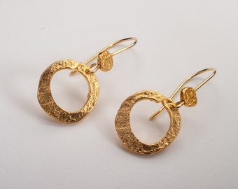 Small Hoop Gold Earrings, 14k Hammered Hold Earrings, Handmade Geometric Circle Earrings, 14k Gold Jewelry, Unique Earrings for Women