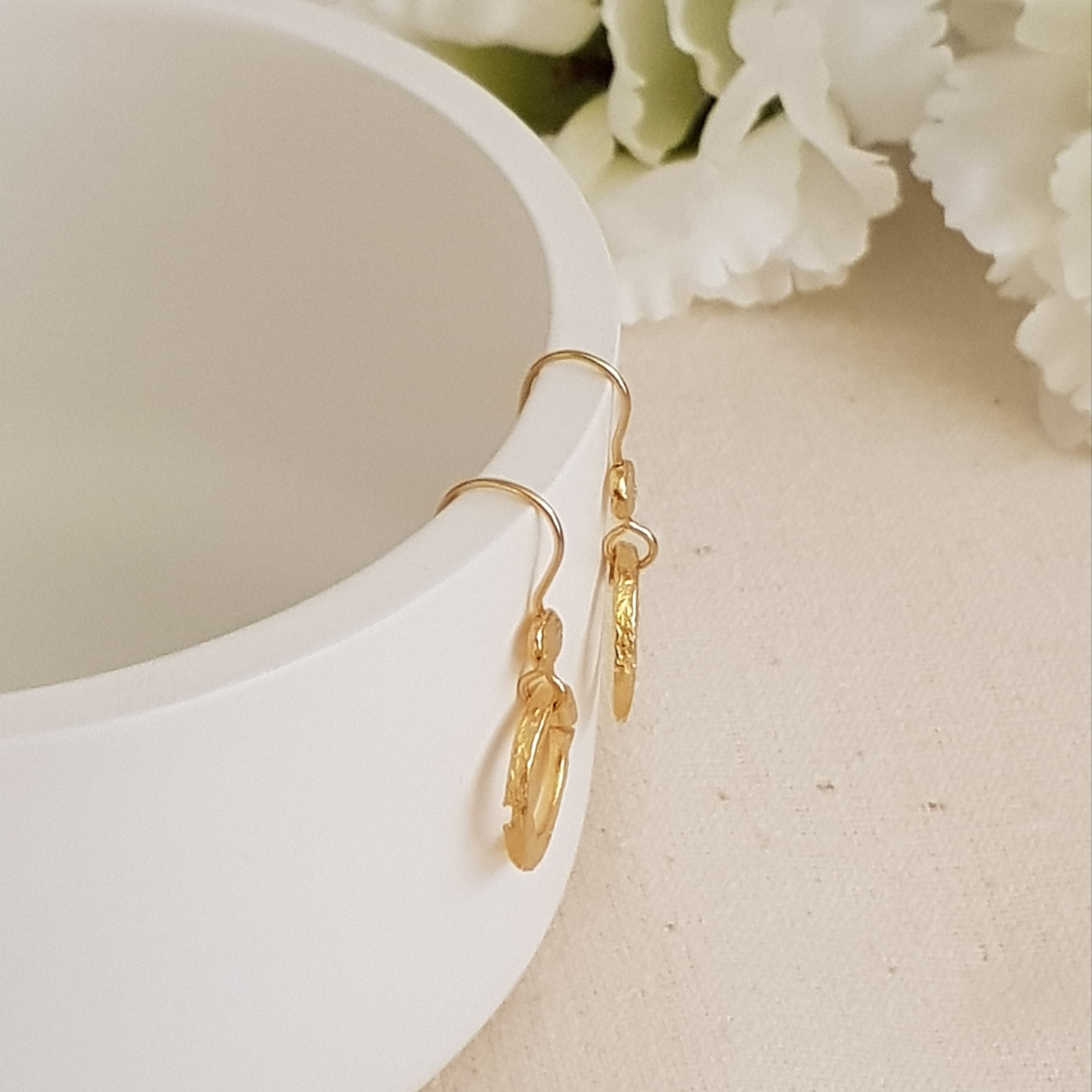Orecchini Pendenti In Oro Bianco Con Gocce Effetto Martellato Cappagli Gioielli 167836 Thumb