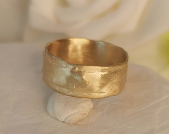 14K Solid Gold 8mm Wide Unisex Wedding Band, Matte Hammered Textured Molten Gold Ring