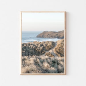 Impressão de praia, arte costeira para impressão, impressão de grama seca, pôster minimalista moderno, impressão neutra, impressão de grama dos pampas, parede de oceano pastel, arte boho
