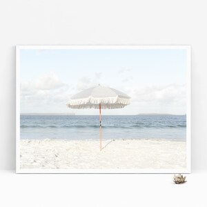 Tryck med parasoller i luften, modern minimalistisk väggkonst (digital nedladdning) bild 2