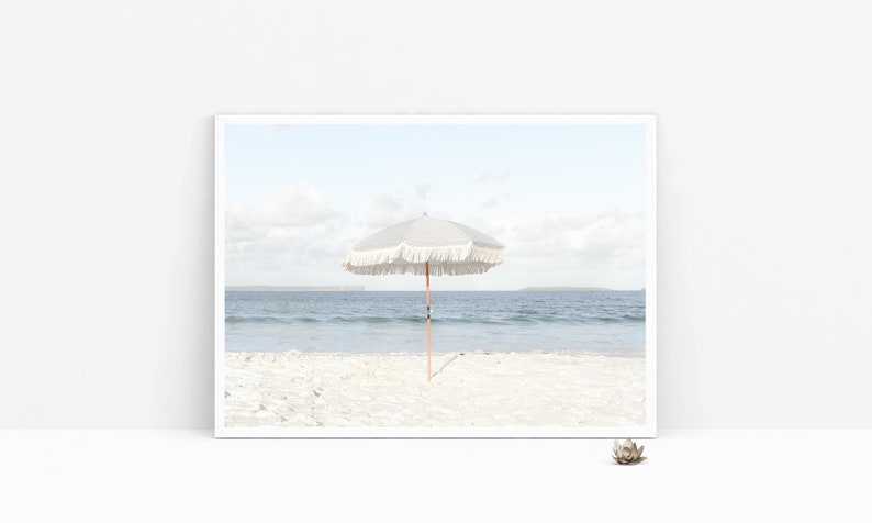 Tryck med parasoller i luften, modern minimalistisk väggkonst (digital nedladdning) bild 2