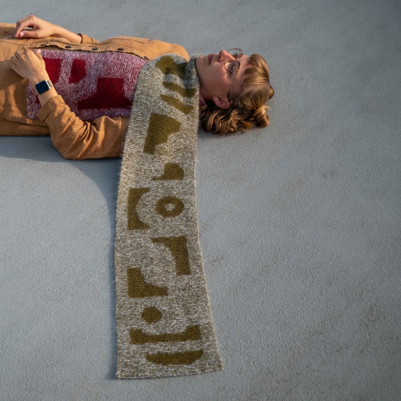 Knitting pattern Snip Scarf with abstract shapes English image 7