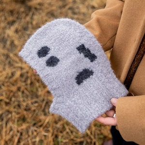 Knitting pattern Boucla Balaclava with abstract shapes - English