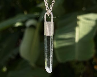 Colgante de cuarzo transparente hecho a mano en plata .950 con cadena de 50 cm