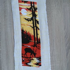 BergSonnenuntergang WildtiereStickerei NaturStitching DeerInNatur SonnenuntergangFarben BergLandschaft StickereiInspiriertVon der Natur FriedlichWildnis