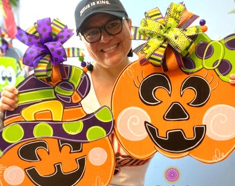 Jack O Lantern Door Hanger, Halloween Door decor for front door, Trick or Treat Sign for porch