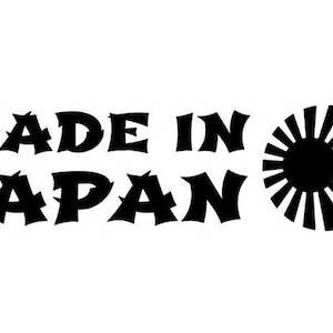 Könnte beinhalten: Schwarz-weißes Grafikdesign mit dem Text "MADE IN JAPAN" und einem stilisierten aufgehenden Sonnensymbol.
