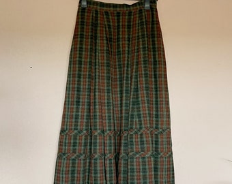 Wool plaid skirt with pockets - Long warm tartan skirt - German trachten skirt - Dark academia Medieval Peasant vintage skirt for women