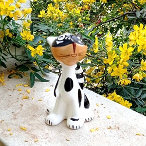 Vintage porcelain modern art cat figurine, minimal cat figurine, collectible cat, time damages / scratches, home decoration, cat lovers.