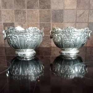 Vintage silver tone metal bowls with grapes decoration, pair of collectible decorative bowls for various uses, classic house decoration.