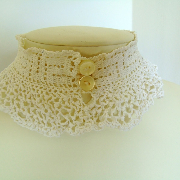 Authentic Vintage hand knitted lace collar, vintage neck lace, handmade clothing, collectible collar, '60s item, rare find.