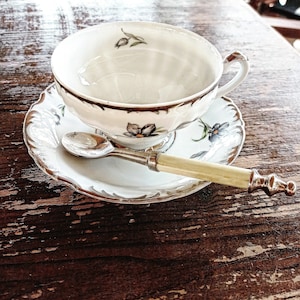 Vintage classic fine porcelain tea cup with saucer, elegant bone China antique tea cup set, collectible porcelain made in Japan 1960 tea cup