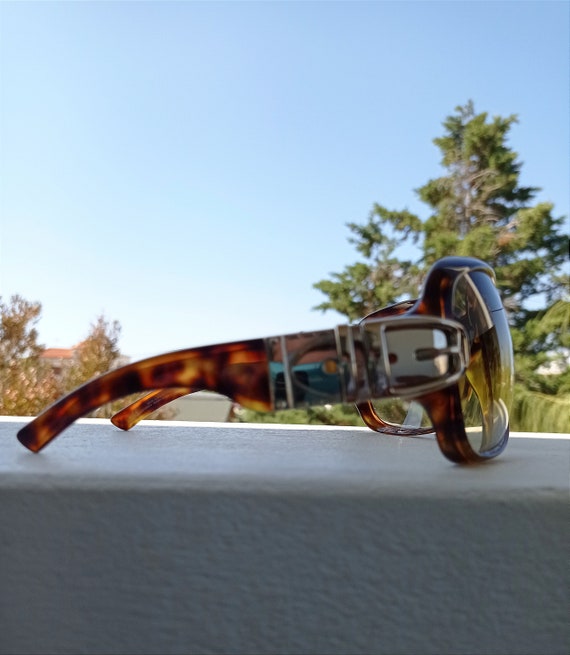 Gucci wide sunglasses in "belt" branches design, … - image 4