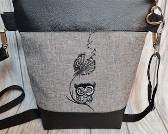 Kleine Handtasche Eule mit Blume Umhängetasche  grau schwarz Tasche mit Anhänger Kunstleder