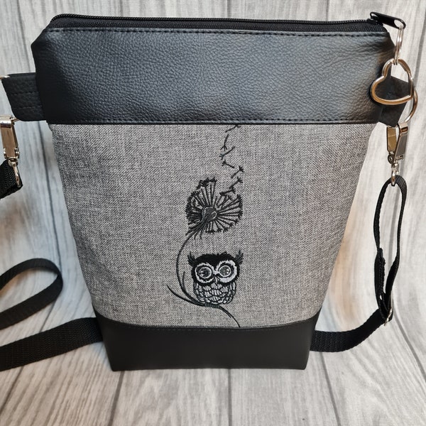 Kleine Handtasche Eule mit Blume Umhängetasche  grau schwarz Tasche mit Anhänger Kunstleder