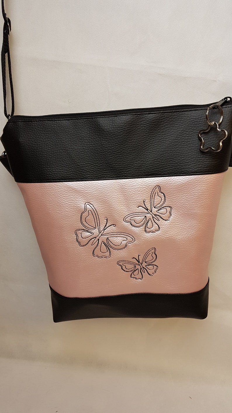 Handtasche Schmetterling rose metallic Umhängetasche Kunstleder Tasche mit Anhänger Frühling Bild 1