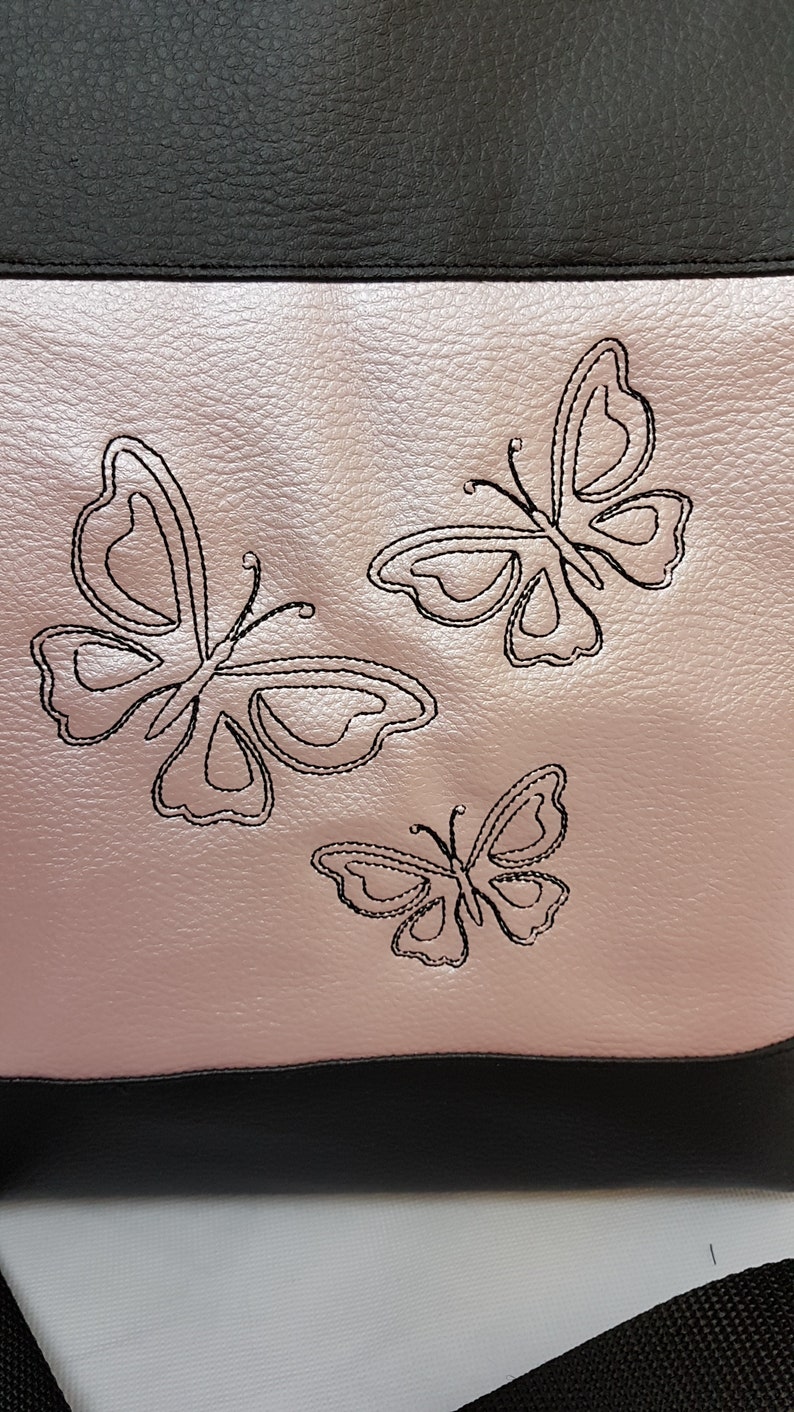 Handtasche Schmetterling rose metallic Umhängetasche Kunstleder Tasche mit Anhänger Frühling Bild 9