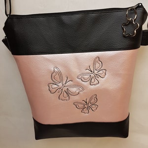 Handtasche Schmetterling rose metallic Umhängetasche Kunstleder Tasche mit Anhänger Frühling Bild 2