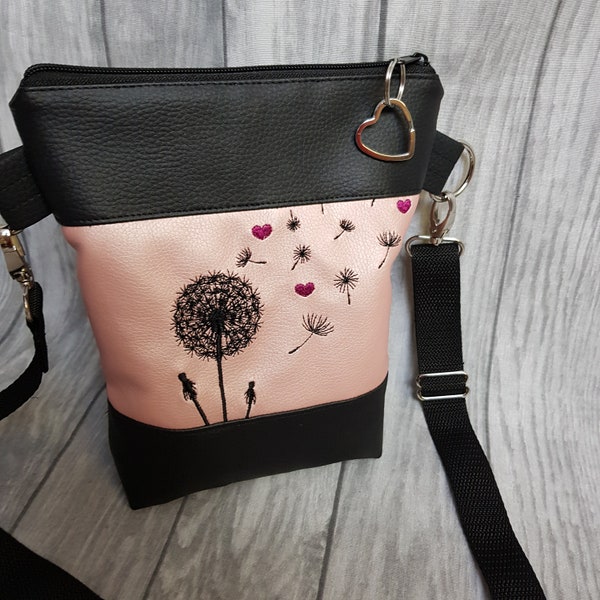 Kleine Handtasche Pusteblume mit Herzen rosa Umhängetasche Dandelion rosa schwarz Tasche mit Anhänger Kunstleder Herz