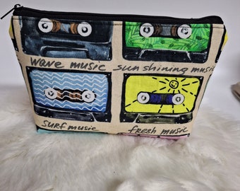 Kleine Kosmetiktasche Retro Cassette Wave Medikamententasche