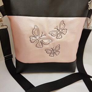 Handtasche Schmetterling rose metallic Umhängetasche Kunstleder Tasche mit Anhänger Frühling Bild 6