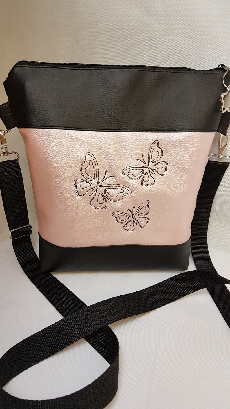 Handtasche Schmetterling rose metallic Umhängetasche Kunstleder Tasche mit Anhänger Frühling Bild 6