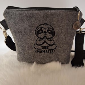 Kleine Handtasche Faultier Yoga  Handtasche grau Filz Umhängetasche  Tasche