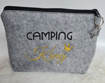 Herren Kosmetiktasche Kulturtasche Camping King grau Tasche mit Anhänger Utensilientasche Geschenkidee Mitbringsel