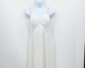 Vanity Fair Vintage 50s Women&#39;s 34 White Tricot Nylon Lace Trim Full Dress Slip
