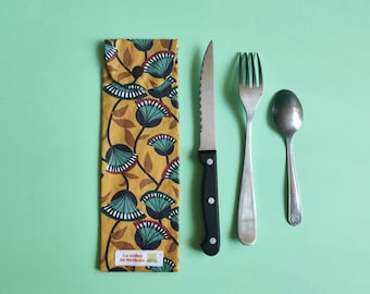 Cutlery case with green fan patterns
