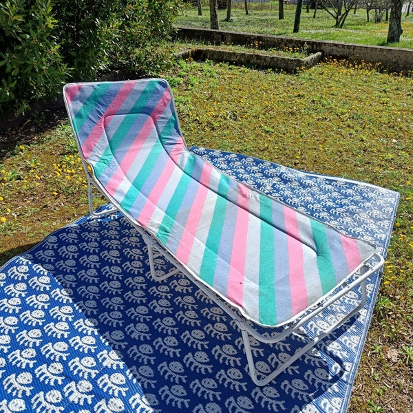 Vintage folding lounge chair