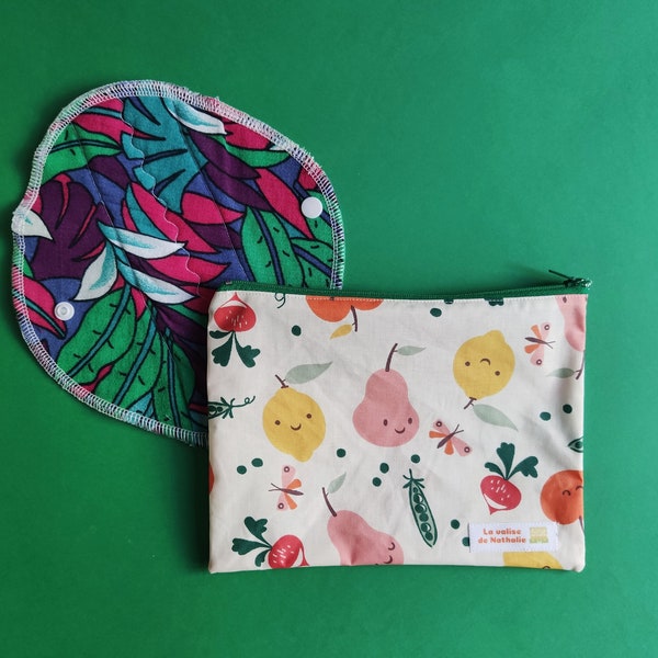 Pochette protections périodiques motifs petits fruits et légumes