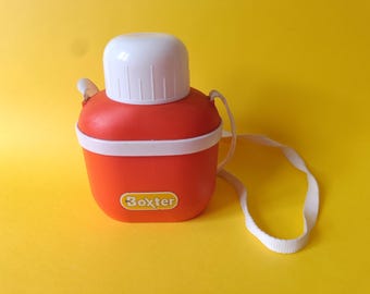 Botella de agua de plástico vintage