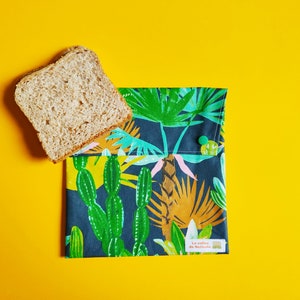 Sandwich and snack bag with green cactus patterns image 2