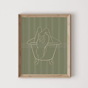 Pu&ograve; includere: Un disegno a linea di una persona in una vasca da bagno, con i capelli che le coprono il viso. Il disegno &egrave; in bianco su uno sfondo verde a righe.