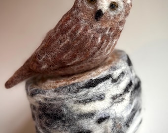 Realistische, gefilzte Sägekauz-Figur, Vogelkunst aus Wolle, Naturdekor