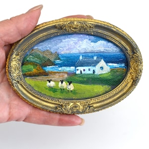 Cuadro en miniatura de oveja ovalada en un marco / Cuadro de paisaje irlandés en un marco vintage / / Cuadros pequeños en un marco