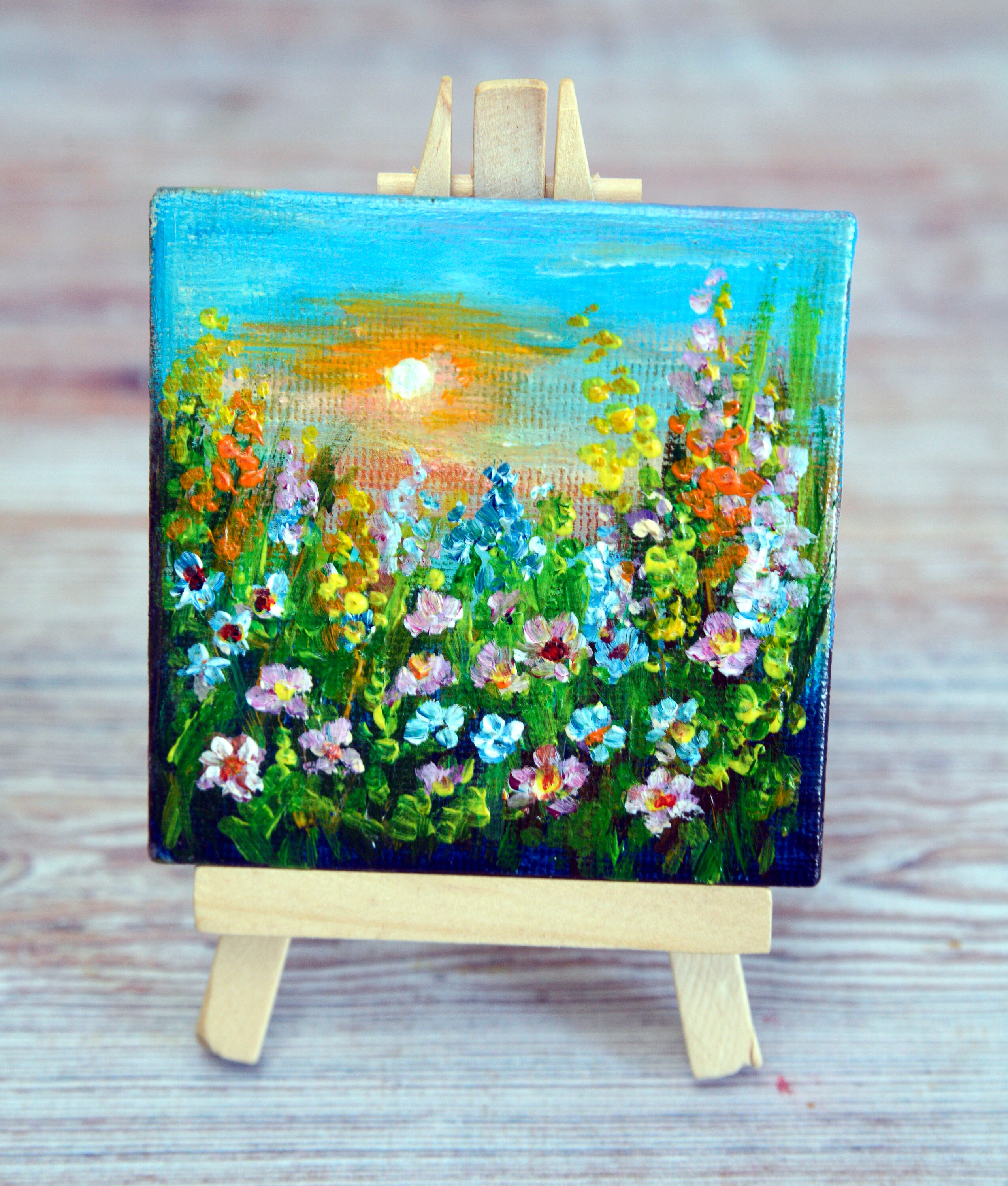 Minimal flower field acrylic painting. Mini round canvas size 10cm - Shop  Artnytime Items for Display - Pinkoi