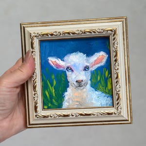 Cuadro original de cordero en marco pequeño. Animal pintado a mano. La ovejita. Arte enmarcado de 10 x 10 cm.