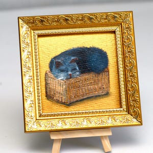 Grijze kat in een doos Origineel ingelijst schilderij. Handgeschilderde kat, grappig katje ingelijste kunst 4 x 4 inch