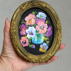 Cuadro de flores de pensamiento en un marco vintage / Cuadros redondos en miniatura enmarcados / Cuadros pequeños enmarcados / Decoración victoriana