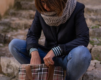 Winter wool purse in checkered