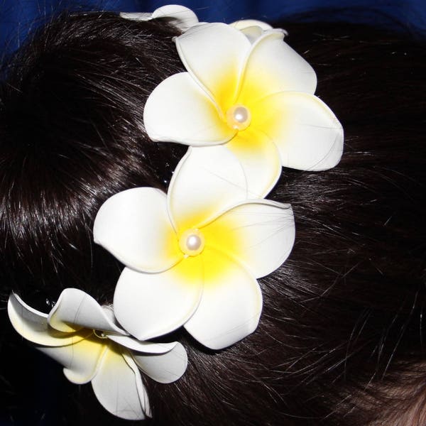 weiße Haarblumen Hawaii, Haar Dutt, Perlen, Haargummi, Geschenk für sie, Frangipani, Plumeria, Braut Haarschmuck, PinUp, Rockabilly, 1950s