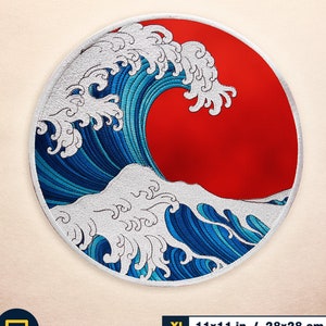 Peut inclure: Un patch rond brodé représentant une vague bleue et blanche se brisant sur un soleil rouge. Le patch est disponible en deux tailles : XL (11 x 11 pouces) et L (7,5 x 7,5 pouces).