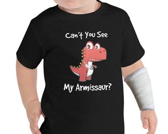 Cadeau amusant pour tout-petits avec un bras cassé / Dinosaure avec un plâtre / Ne voyez-vous pas mon Armissaur ? T-shirt à manches courtes pour tout-petits