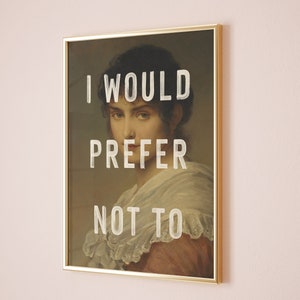 Pu&ograve; includere: Una stampa incorniciata di una donna con il testo "I would prefer not to" sovrapposto all'immagine.