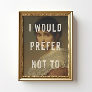Pu&ograve; includere: Una stampa incorniciata di un dipinto di una donna con il testo "I would prefer not to" sovrapposto all'immagine.